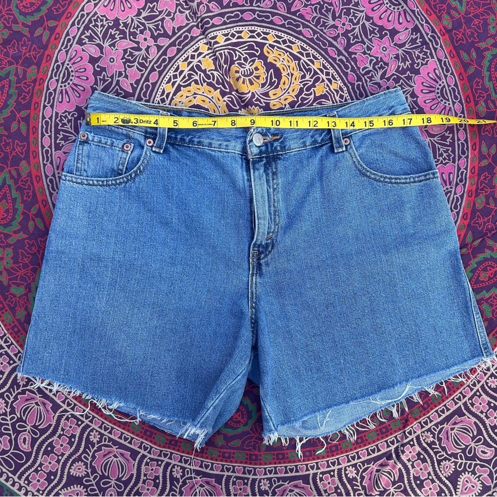 Levi's 550 Relaxed Shorts Blue High-Waist Cutoff Denim Jean Shorts | Size 14 - Picture 10 of 13